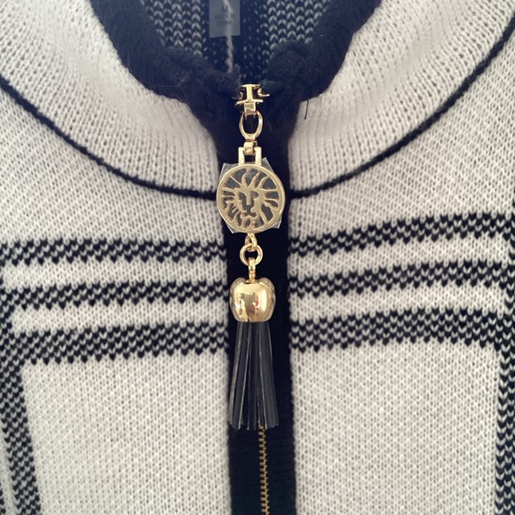 Anne Klein like new zippered cape/sweater. Size M - Picture 3 of 8